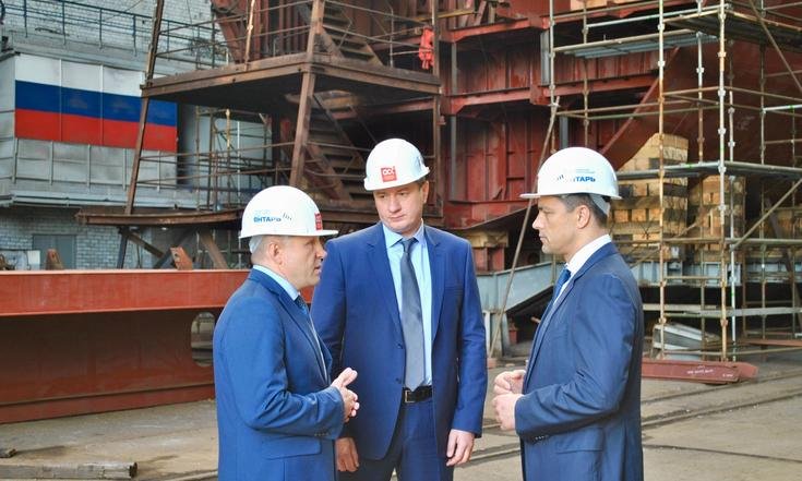 М.Ведерников посетил завод "Янтарь"